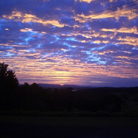 Tinaroo Sunset Retreat Bed & Breakfast Barrine Exterior foto