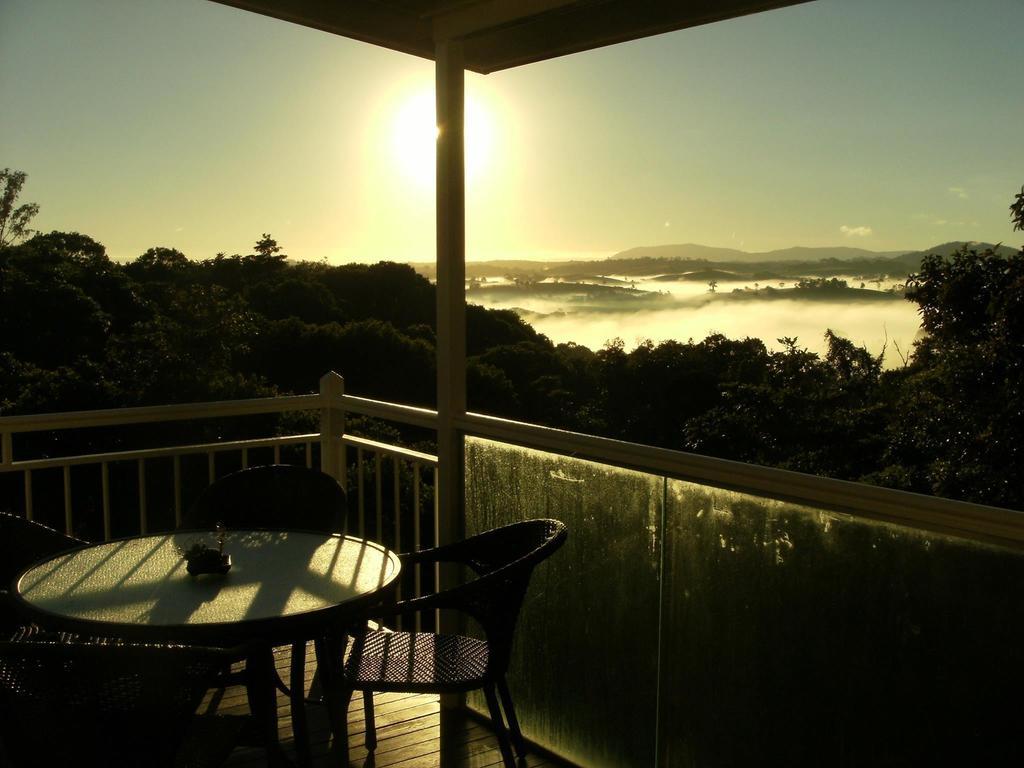 Tinaroo Sunset Retreat Bed & Breakfast Barrine Exterior foto